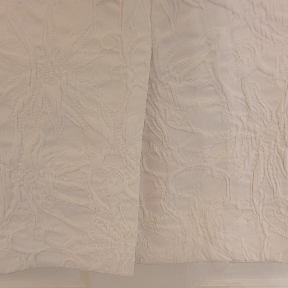 Kasper Ivory White Embossed Pencil Skirt Size 4P - Picture 5 of 7